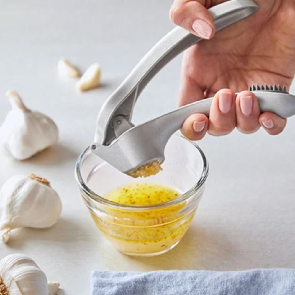 New Pampered Chef Garlic Press